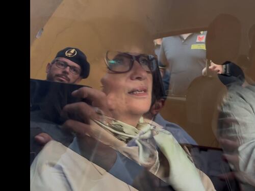 "Noi in balia dei legali", "Ignoranti come le capre". Botta e risposta tra la famiglia Sempio e Lovati