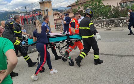 Auto travolge il recinto di un asilo: un bambino morto e altri feriti 4