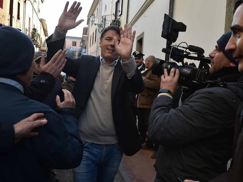 La prof porta gli studenti al comizio di Renzi: scoppia la polemica a Ivrea