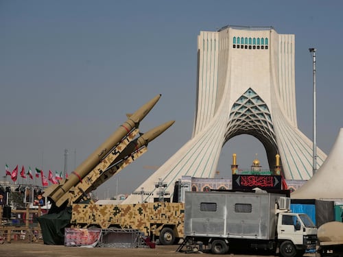 Iran, in arrivo dalla Cina nuovi sistemi antiaerei portatili per rafforzare la difesa
