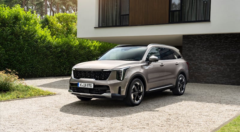Kia Sorento PHEV 2025: guarda la gallery del nuovo SUV ibrido plug-in 1