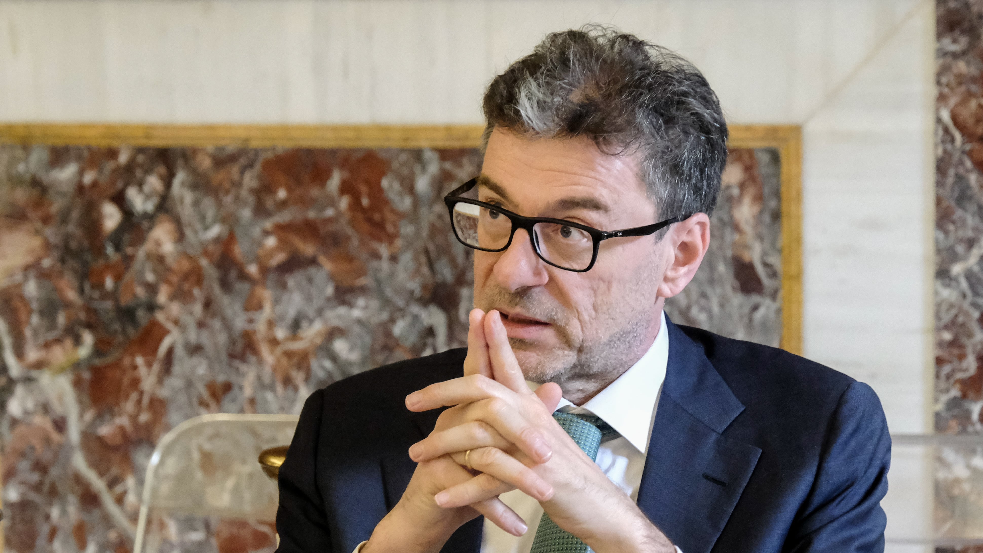 Uni-Commerz, dal plauso all'autodifesa del sistema