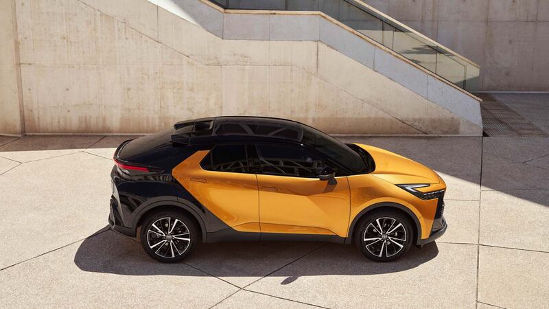 Toyota C-HR 2023, guarda tutte le foto 11