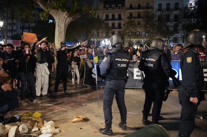 Valencia, manifestanti in strada contro la gestione Mazòn 5