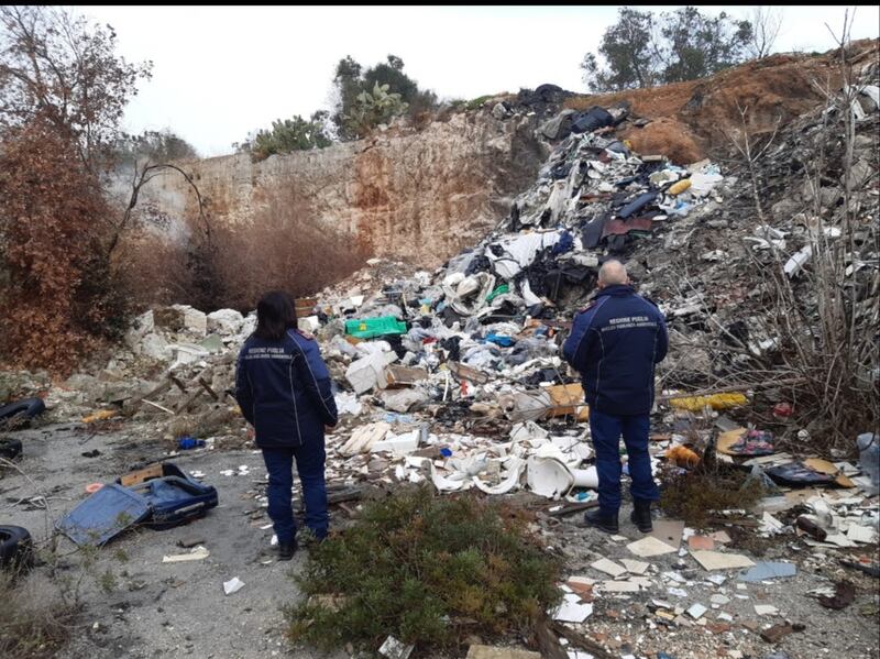 Puglia, arrivano i droni per contrastare le montagne di rifiuti 1