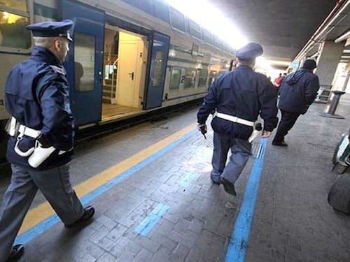 Frosinone, nigeriano senza il biglietto pesta capotreno e gli agenti