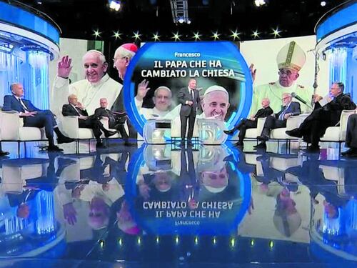 "Otto uomini in studio, le suore tra il pubblico". L'assurda polemica contro Vespa "maschilista"