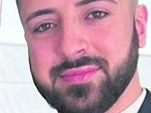 Uccide con la balestra moglie e figlie di un commentatore Bbc