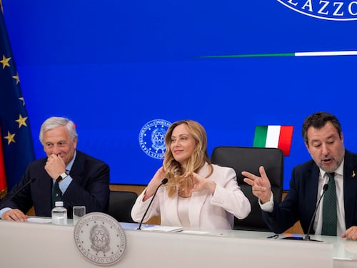 Scossa del governo: via la tassa più odiata per sette auto su dieci. Accise, resta lo sconto