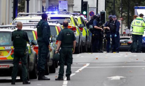 Londra, un'auto sulla folla davanti al museo di storia naturale 16