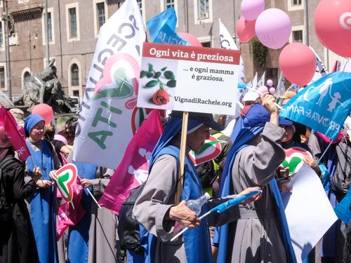 La marcia per la Vita, in trentamila a Roma. "Più aiuti alle famiglie"