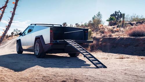 Tesla Cybertruck, gli accessori più strani: guarda tutte le foto  5