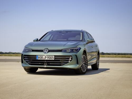 Volkswagen Passat (2024): la nuova generazione su piattaforma MQB-EVO