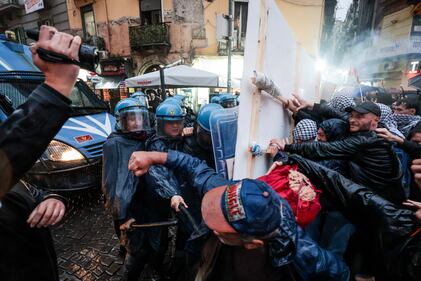 Manifestazione contro il G7 a Napoli 9