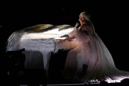Grammy 2018: gli abiti più sexy 10
