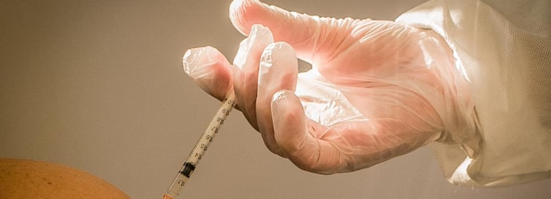 Melanoma, la svolta: il primo vaccino “personalizzato” abbatte del 42% il rischio recidiva