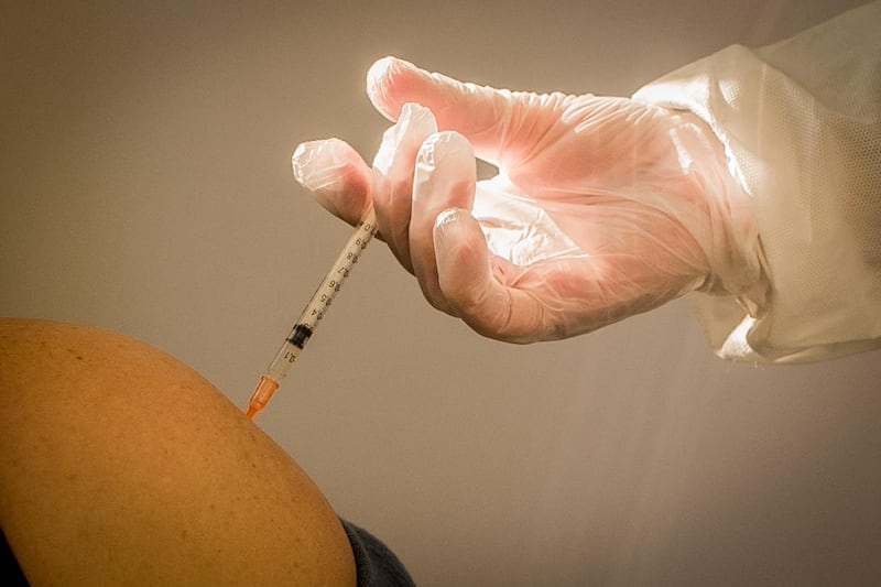 Melanoma, la svolta: il primo vaccino “personalizzato” abbatte del 42% il rischio recidiva