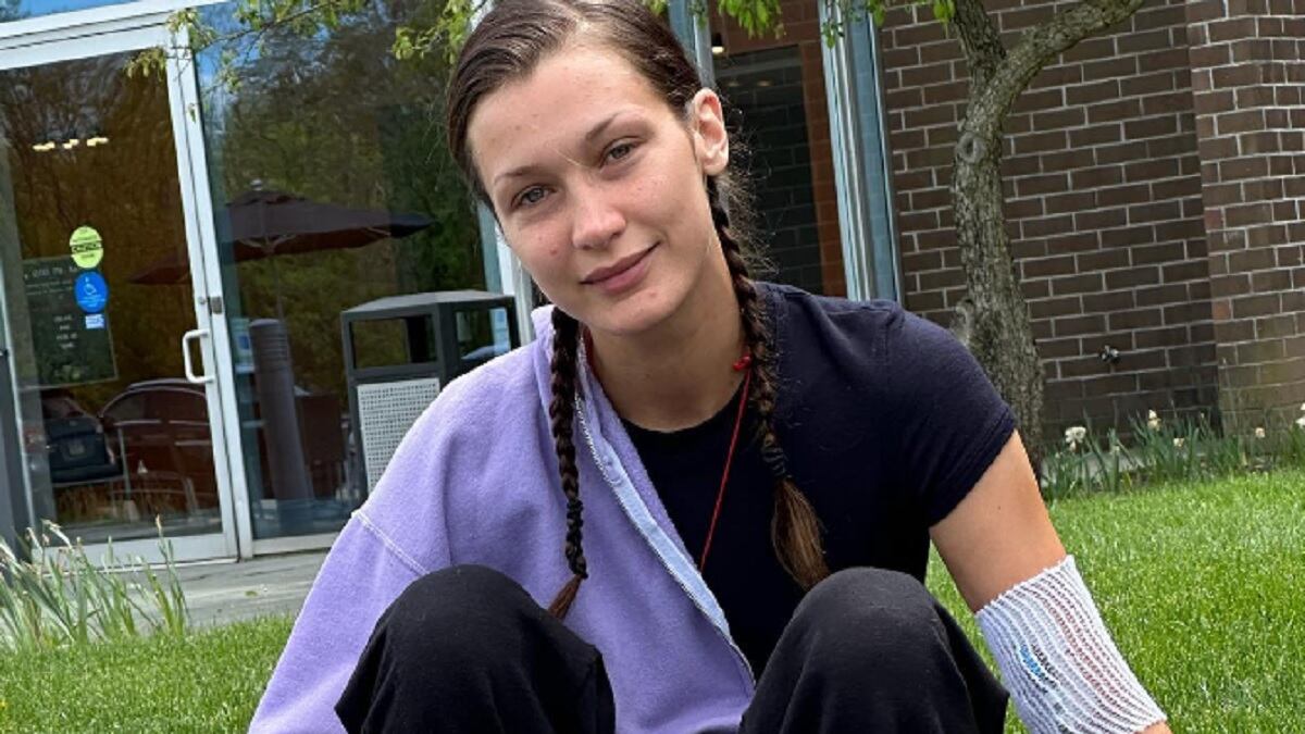 "Dopo anni di cure sono guarita". Bella Hadid esce dall'incubo