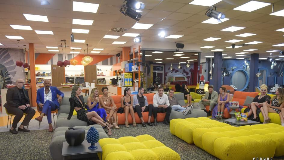 Tra abbandoni e squalifiche, il cast del Gf Vip è a rischio