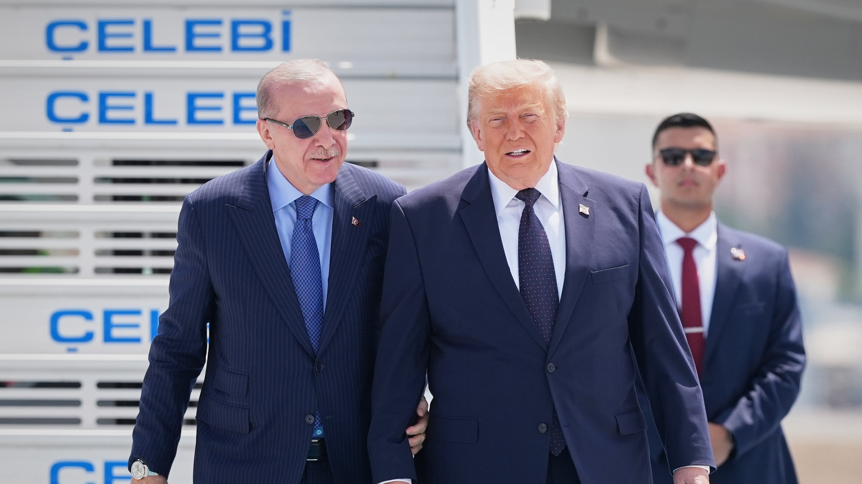 Donald frusta ancora gli alleati. "Giorgia mi piace ma non ci aiuta"