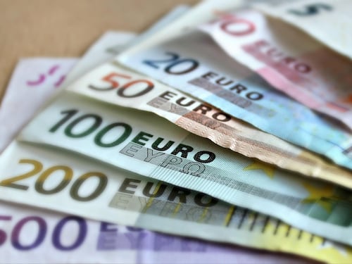 Deficit, Italia bloccata per 23 milioni