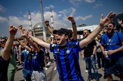 La grande attesa dei tifosi a Istanbul 1