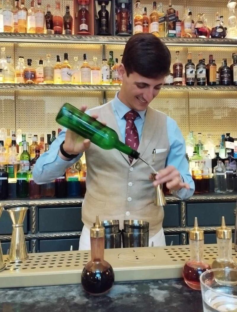 ScottoJonno, il bar manager Leandro