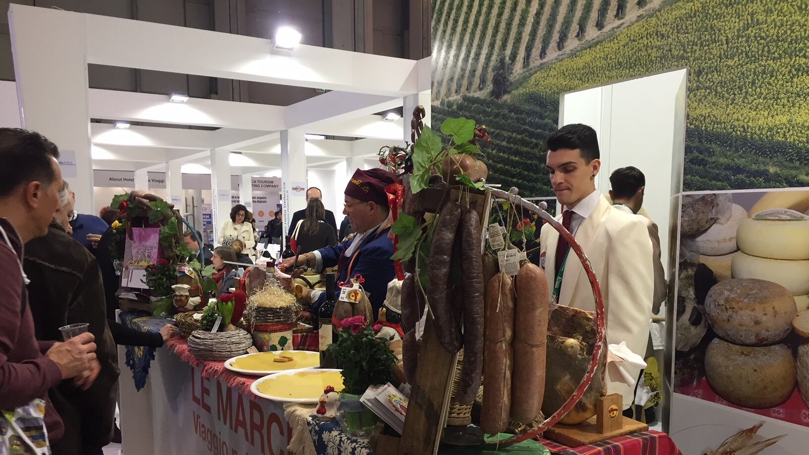 I turisti stranieri in Italia spendono un terzo nel cibo