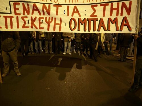 Migliaia in strada ad Atene contro la visita in Grecia di Obama