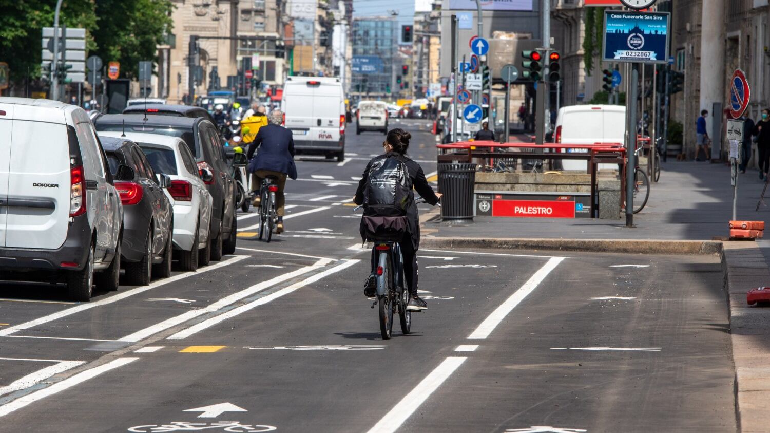 Corsie riservate, ciclabili e pole position: in città viaggeremo così