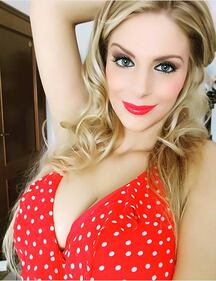 Francesca Cipriani, topless esplosivo per i fan 23