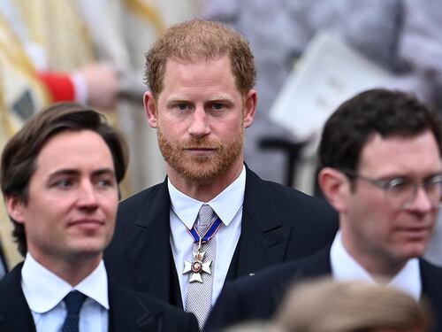 Il Mirror si scusa a sorpresa con il principe Harry: “Ha diritto al risarcimento”