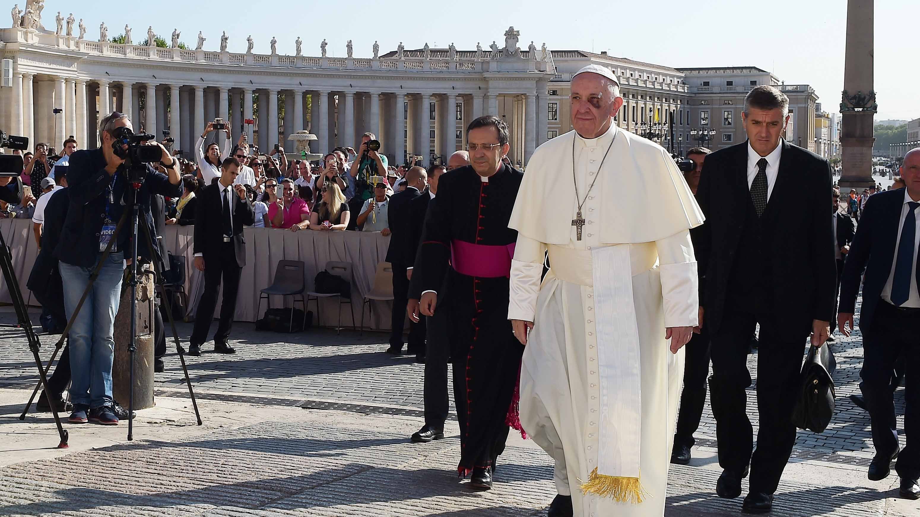 Papa Francesco: "Il vescovo non sia padre padrone che decide tutto da solo"