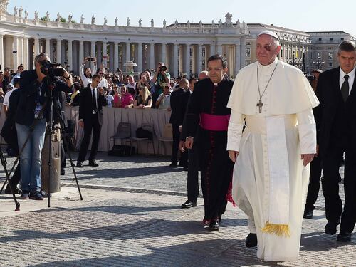 Papa Francesco: "Il vescovo non sia padre padrone che decide tutto da solo"