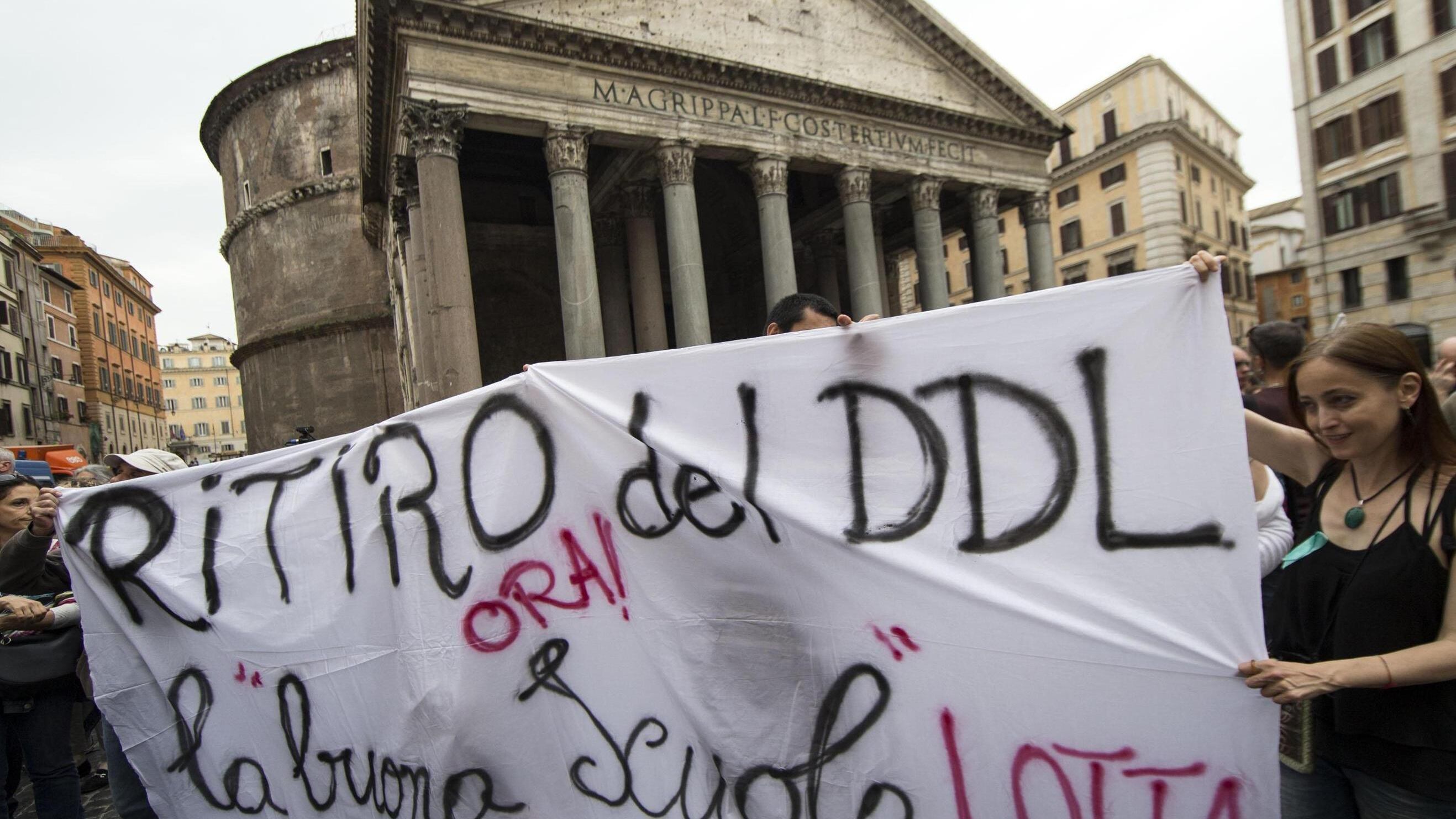I Cobas non cedono: sarà blocco degli scrutini