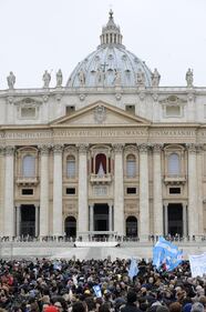 San Pietro attende l'Angelus del Papa 5