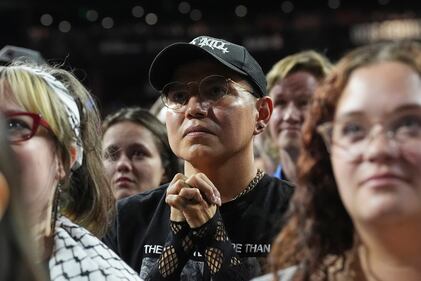 Alexandria Ocasio-Cortez e Bernie Sanders e i rally contro gli oligarchi 10