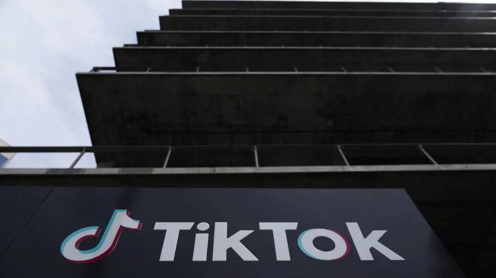 TikTok, c'è l'accordo definitivo con gli Usa. Trump: "Contento di averla salvata"