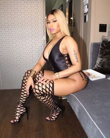 Nicki Minaj, ecco il look bondage in immagini 4