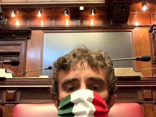 Coronavirus, deputati di Fdi con mascherine tricolori