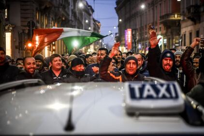 La protesta dei tassisti a Milano  5