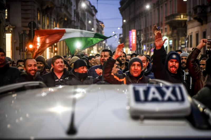La protesta dei tassisti a Milano 5