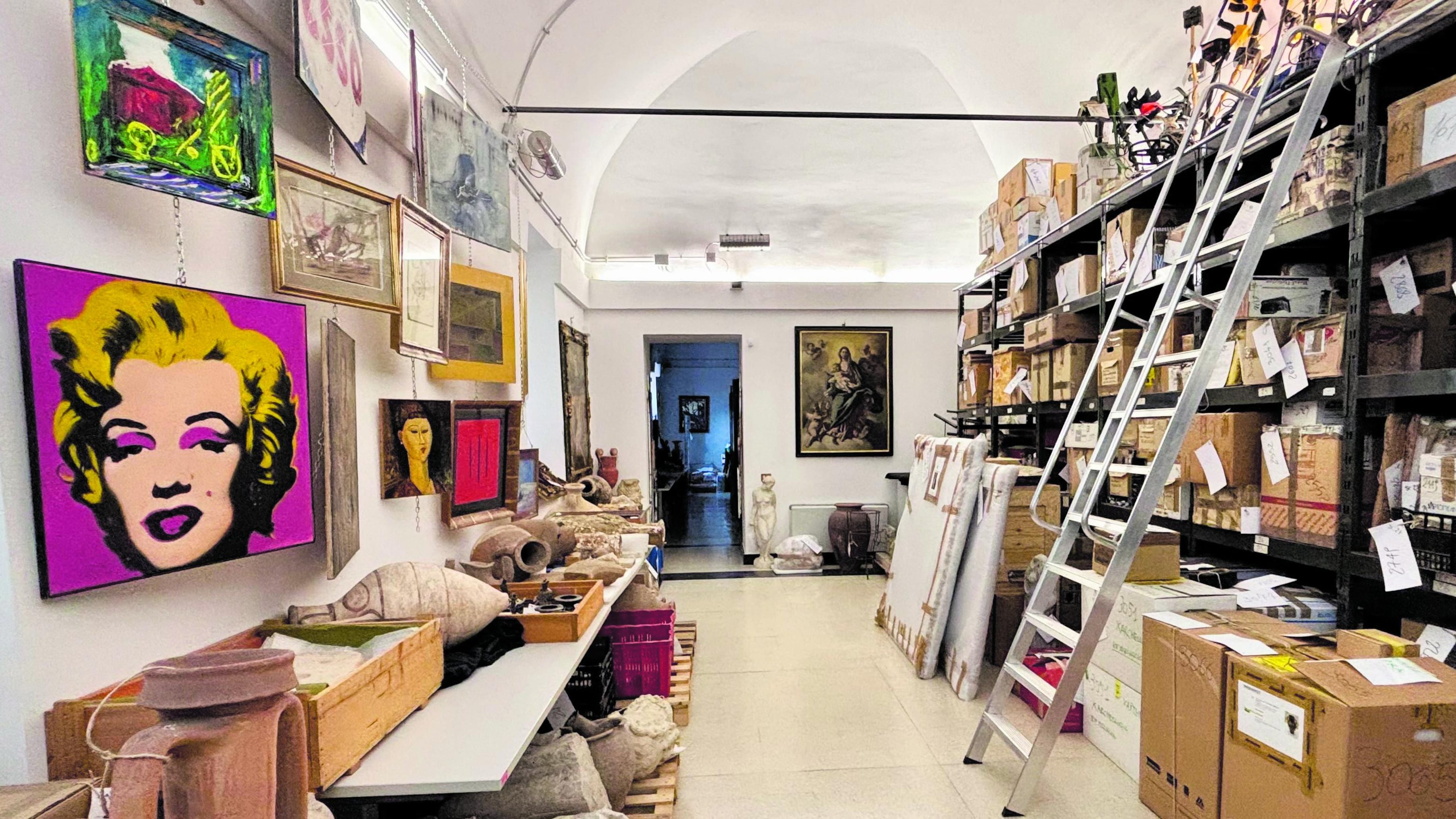 Dalle tele ai reperti. Nel caveau segreto delle opere d'arte tolte ai criminali