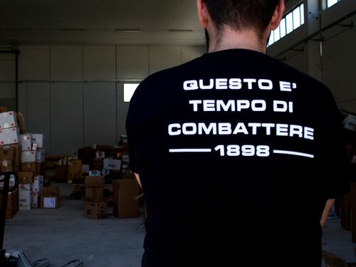 Sisma, gli Angeli Ultras che scavano tra le macerie