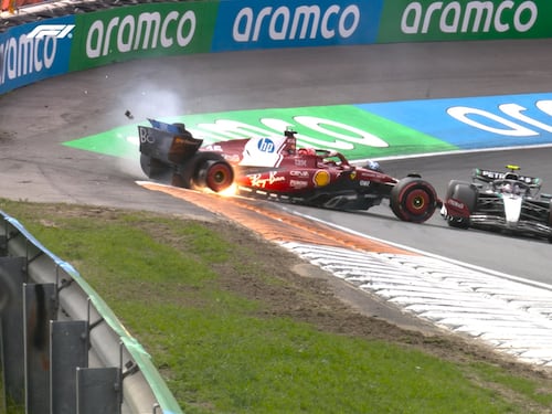 F1, giornata orribile per le Ferrari: Hamilton out, Antonelli elimina Leclerc