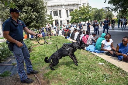 Nuovi blitz anti-migranti in Stazione Centrale 5