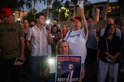 Il lungo addio a Charlie Kirk in Arizona 8