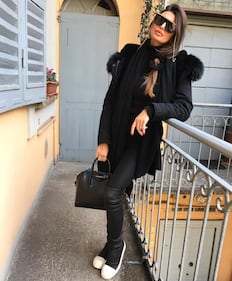 Cristina Buccino, foto hot sulle scale 10