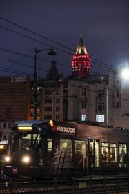 La Torre di Galata ricorda le vittime del terrorismo a Istanbul 7