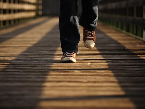 Ti piace camminare? Ora un'app ti paga per farlo